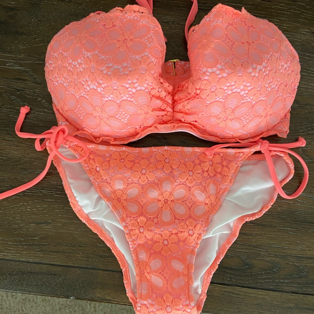 Victoria’s Secret swim set. Never tried on.